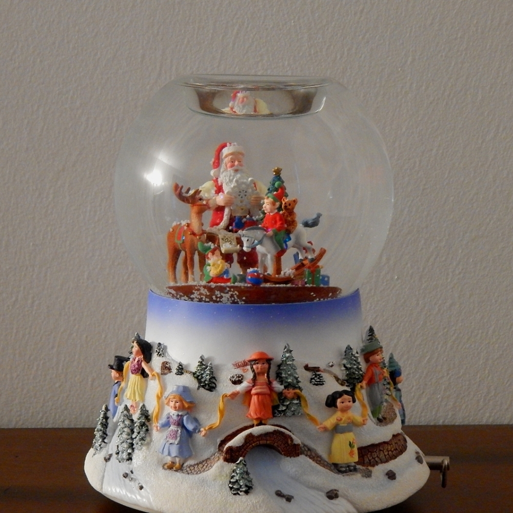 Santa At His Shop™ Tealight Globe